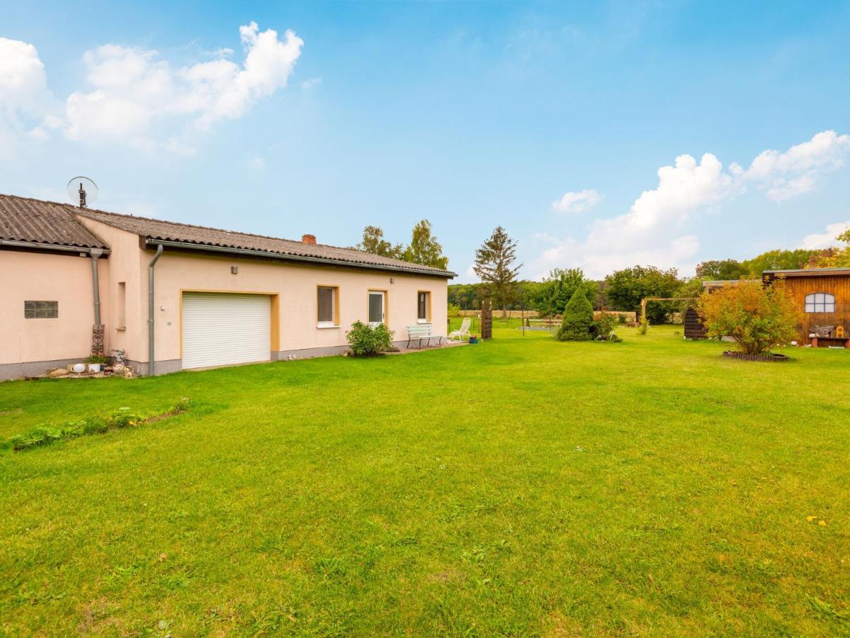 Idyllic Bungalow In Pepelow With Garden Екстер'єр фото