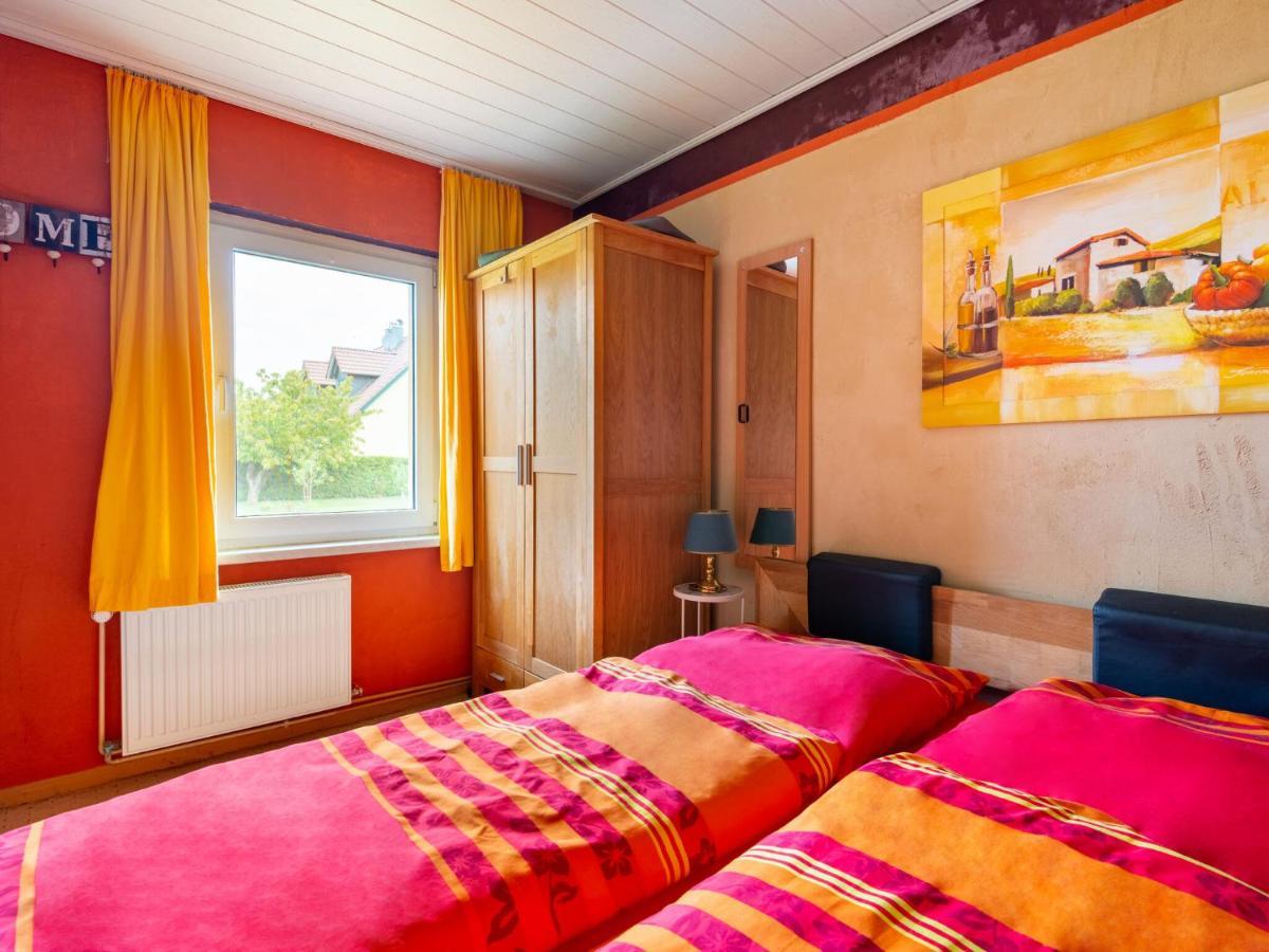 Idyllic Bungalow In Pepelow With Garden Екстер'єр фото