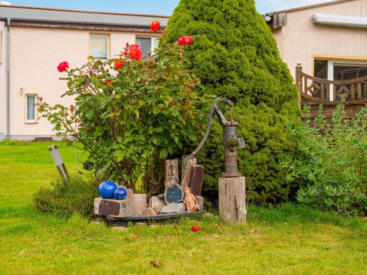 Idyllic Bungalow In Pepelow With Garden Екстер'єр фото