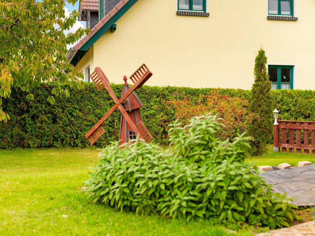 Idyllic Bungalow In Pepelow With Garden Екстер'єр фото