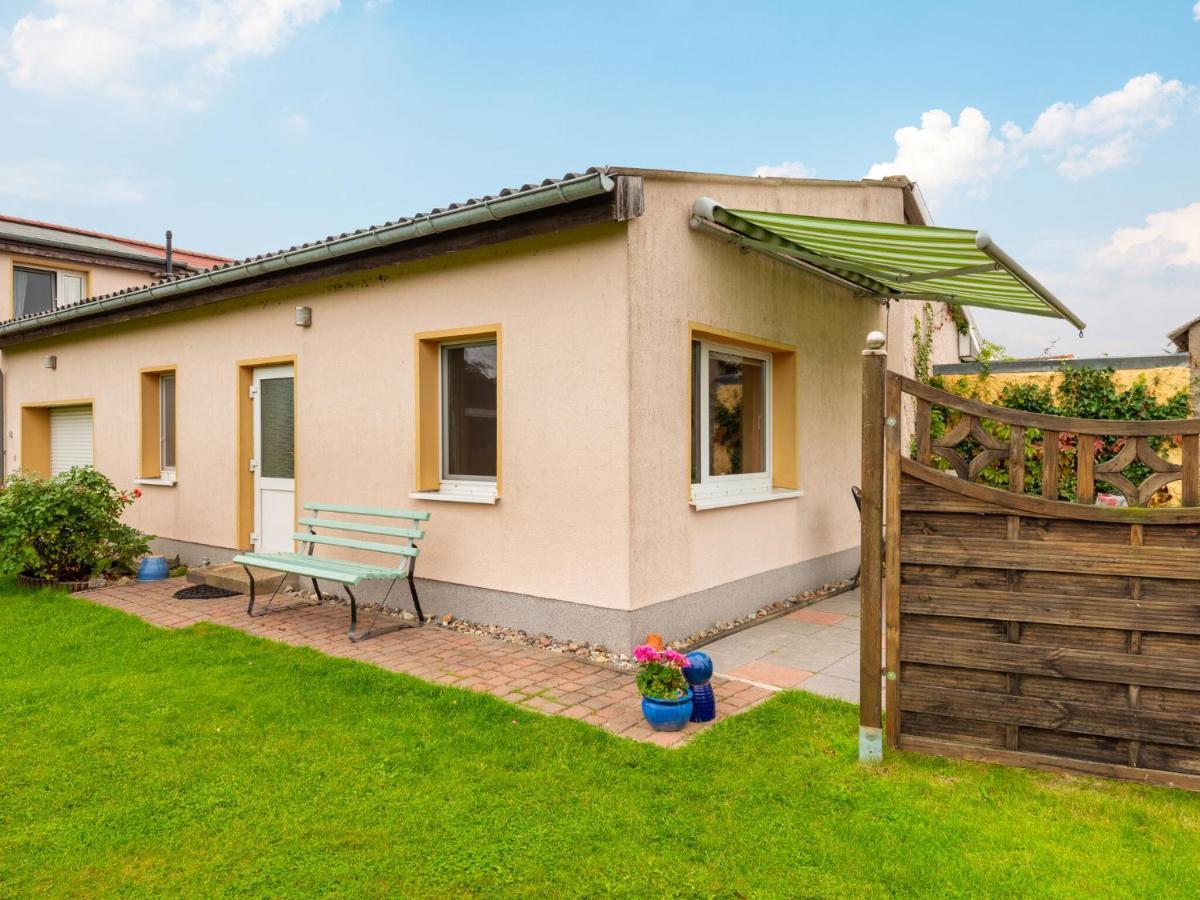 Idyllic Bungalow In Pepelow With Garden Екстер'єр фото