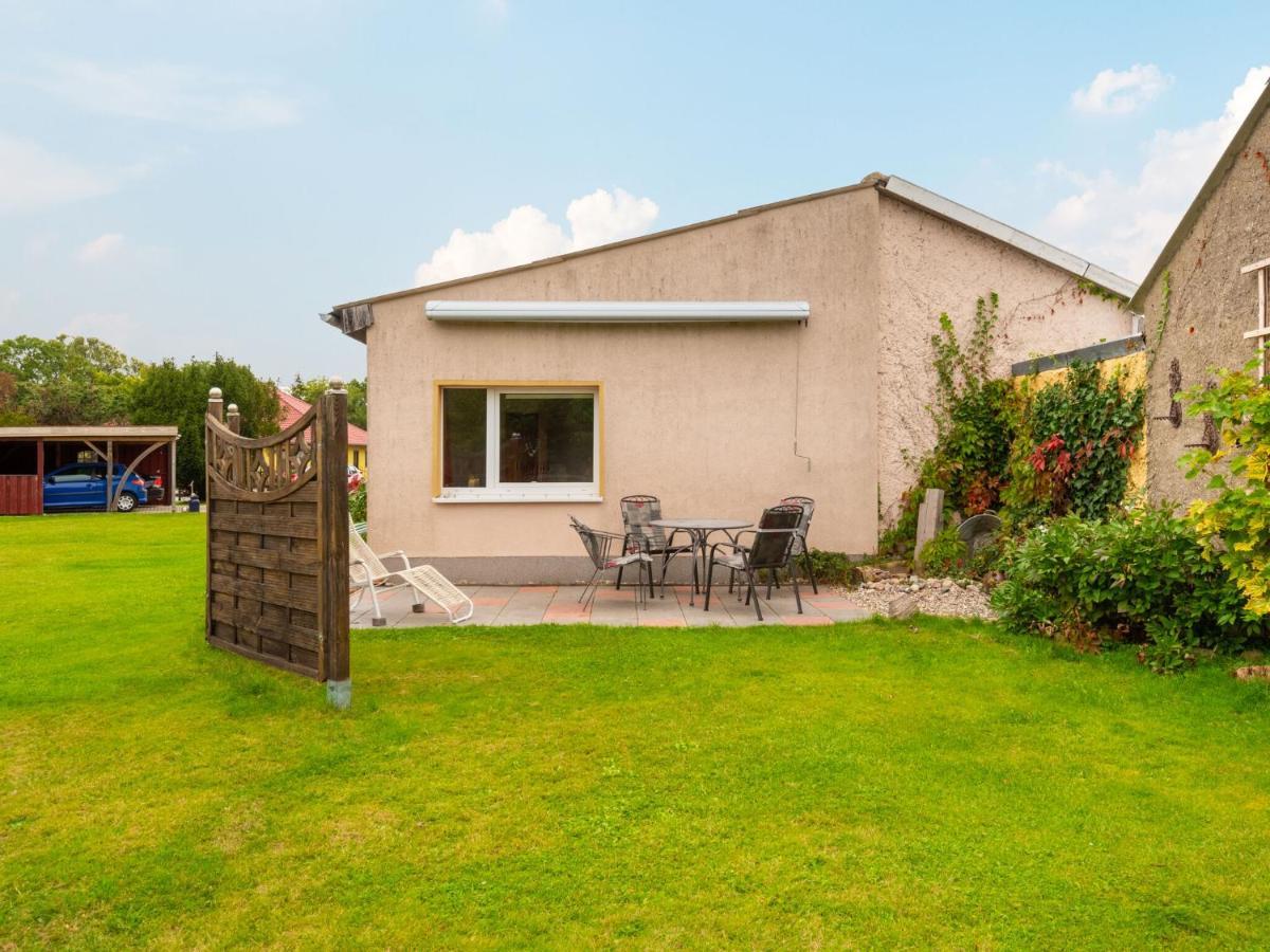 Idyllic Bungalow In Pepelow With Garden Екстер'єр фото