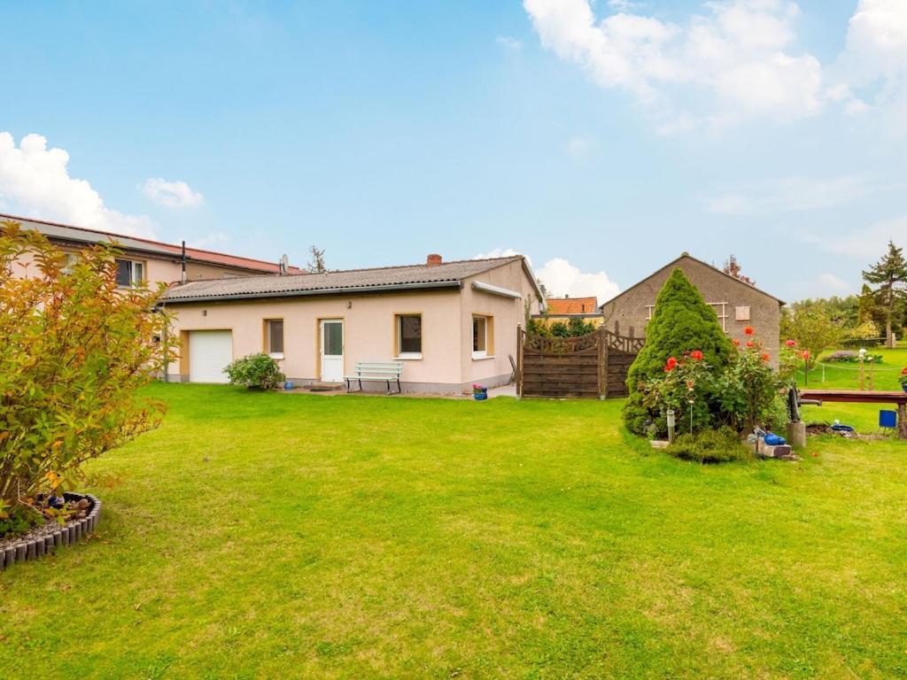 Idyllic Bungalow In Pepelow With Garden Екстер'єр фото